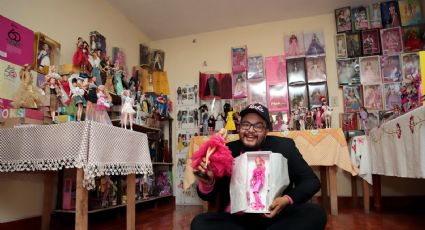 Médico cirujano de Puebla presume colección de más de 200 muñecas de Barbie