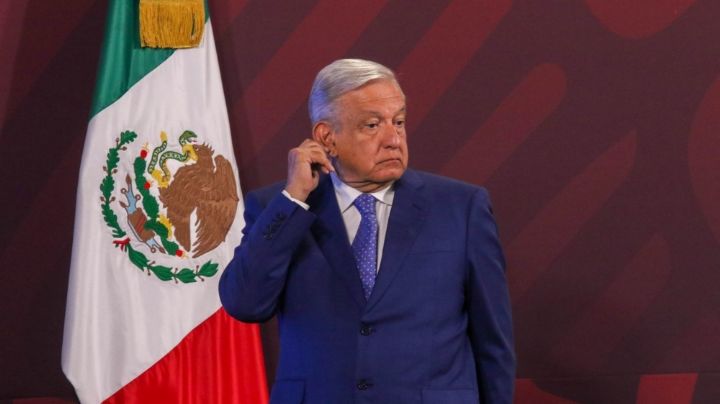 INE ordena eliminar mañanera de AMLO donde exhibió encuestas a favor de Morena