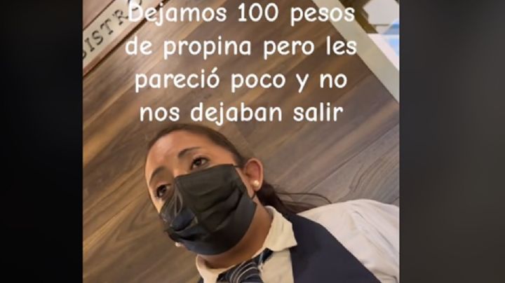 VIDEO | Mesera retiene a comensales en restaurante por no dejar "buena propina"