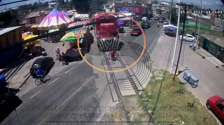 VIDEO | ¡Nunca lo hagas!: Ciclista intenta ganarle al tren; sobrevivió
