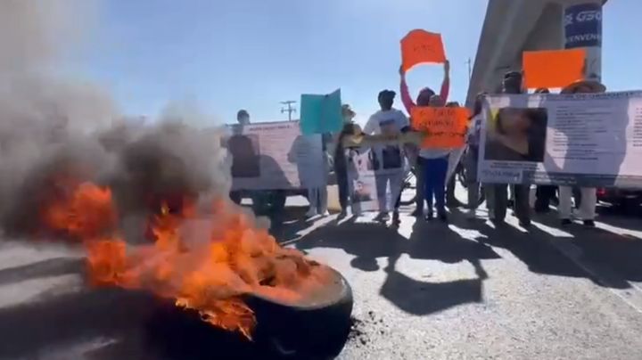 Madre y niña desafían bloqueo en la México-Toluca para llegar a cirugía cardíaca