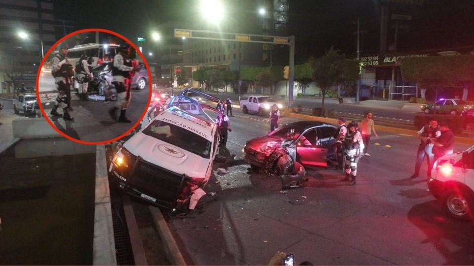 Una patrulla de la Guardia Nacional chocó contra un auto particular frente al Estadio León.