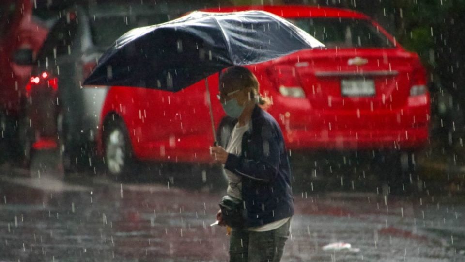 En su pronóstico del clima, el Servicio Meteorológico Nacional prevé para este miércoles lluvias fuertes en varios estados; así como en la capital