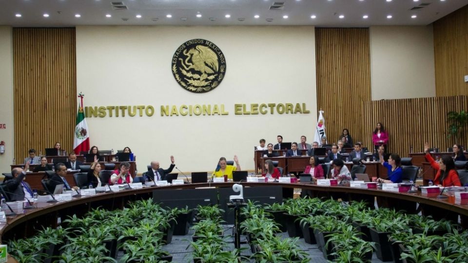 De aprobarse el acuerdo, con el que acatarán la sentencia que ordenó el Tribunal Electoral la semana pasada, estos lineamientos deberán ser ejecutados por Morena y sus partidos aliados, así como el Frente Amplio por México