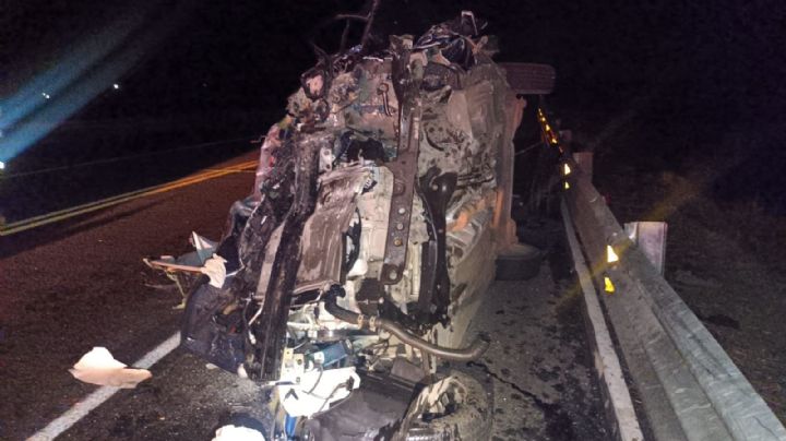 Camionetas se deshacen en choque en Toluca-Zitácuaro; hay 5 muertos