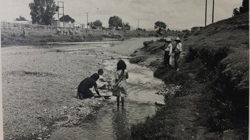 El Malecón del Río era un río natural en el que habitaban árboles y arbustos, las personas acudían a bañarse, lavar la ropa y disfrutar de un paseo en la naturaleza del río
