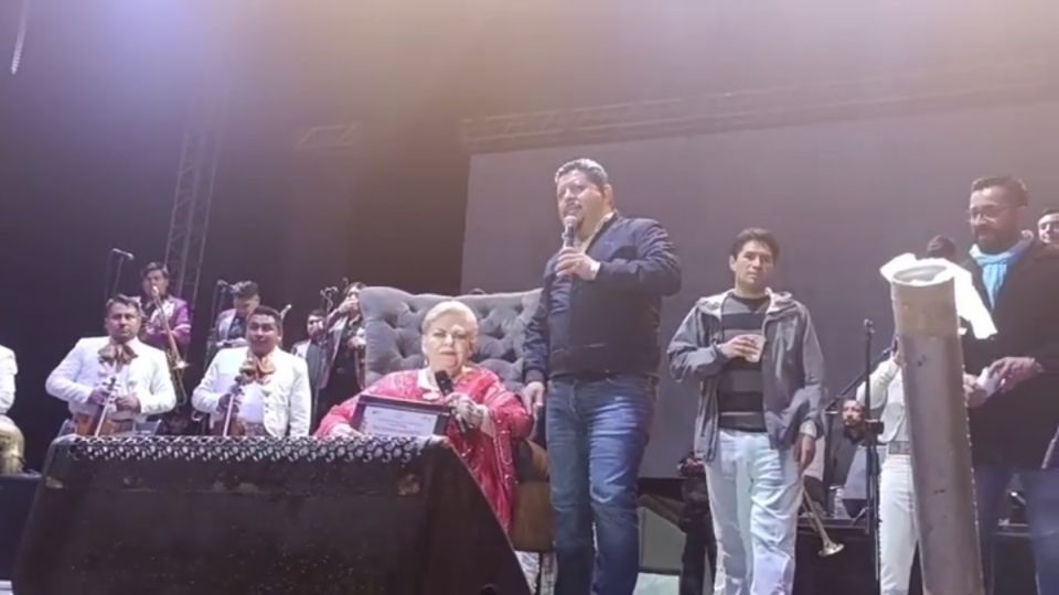 Mario Guillén Domínguez, conocido como el “Señor Fox”, ofreció un discurso, en estado de ebriedad, durante concierto de Paquita la del Barrio