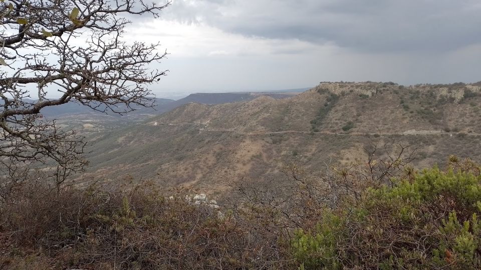 Así se ve parte de la majestuosidad de la Sierra de Lobos, con la inminente tormenta.