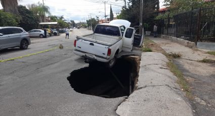 Sorprende socavón gigante en Zapopan, Jalisco (VIDEO)