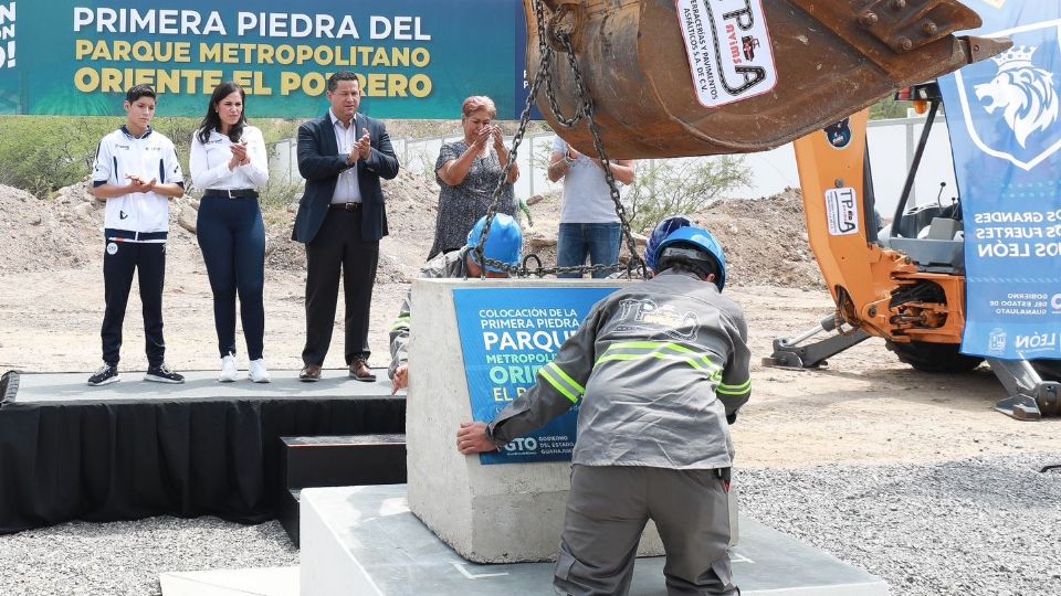 Después de 30 años colocan primera piedra del segundo Parque Metropolitano de León.