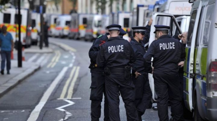 Automóvil impacta pared de escuela y lesiona a 7 menores y 2 adultos