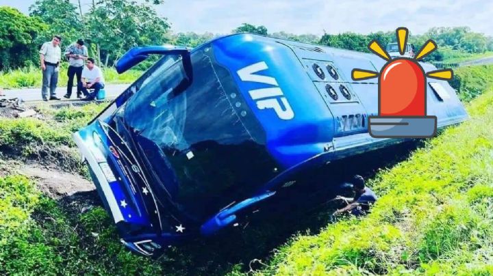 En intento de asalto, chofer impide atraco y vuelca autobús Kolors al sur de Veracruz