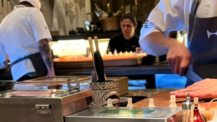 Captan a titular de Conade, Ana Guevara, en exclusivo restaurante Hotaru