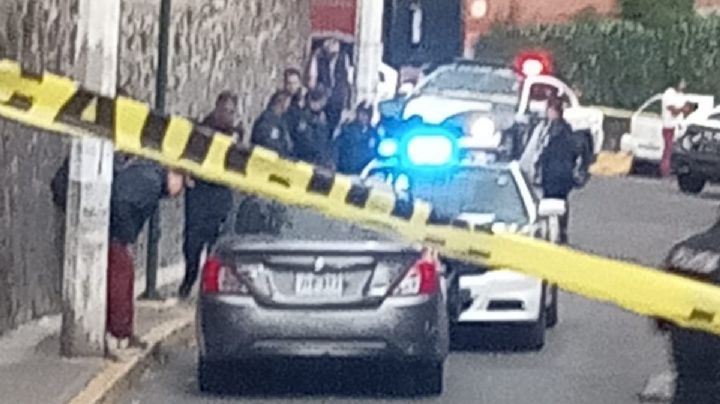 Balean a hombre y mujer en un Versa en Tlalpan; ella sobrevivió