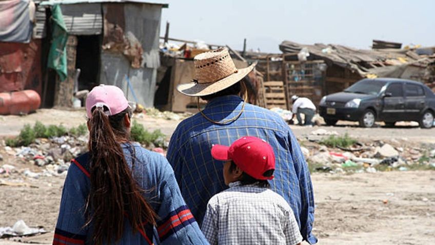 Pobreza baja, pero 3 de cada 10 no tienen ingresos ni derechos garantizados: Inegi