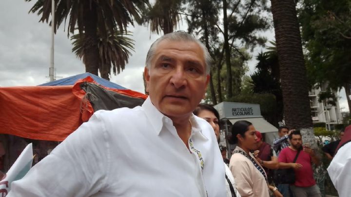 Adán Augusto López defiende los libros de texto; "son embestida de los conservadores" 