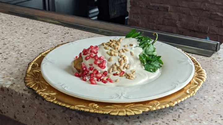 ¿Capeados o sin capear? Llegan los chiles en nogada al Centro Histórico de CDMX