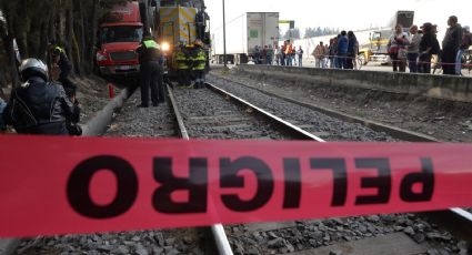 Autobús de pasajeros se impacta contra tren; hay 5 muertos y 11 lesionados
