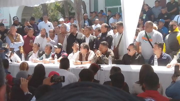 Transportistas amagan con armarse como "autodefensas" contra el crimen en Edomex