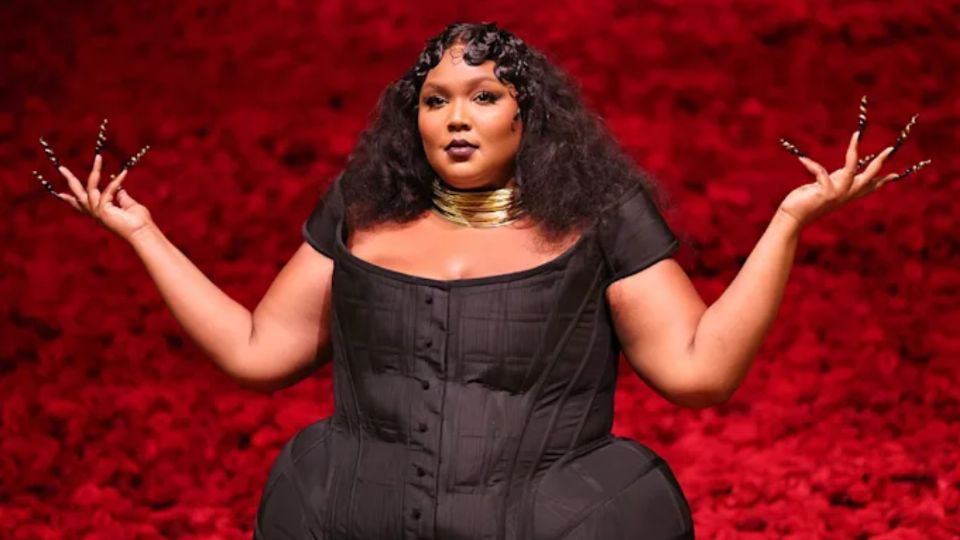 Lizzo enfrenta una demanda por acoso y creación de un ambiente de trabajo hostil