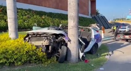 VIDEO: Así quedo un taxi tras impactarse contra una palmera en Cuernavaca