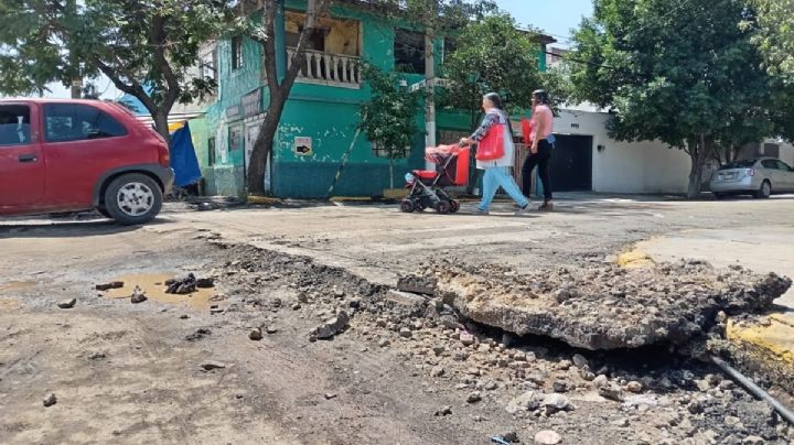 Basura y lodo, así afectan obras inconclusas a vecinos y comerciantes de Gustavo A. Madero