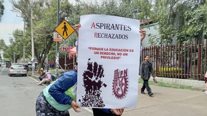“Lo que queremos es seguir estudiando”: jóvenes rechazados protestan en instalaciones del IPN