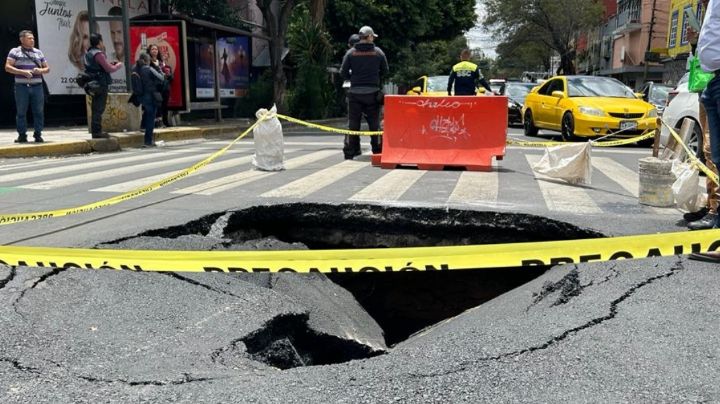 VIDEO | Socavón sorprende a conductores y residentes en la colonia Roma Norte