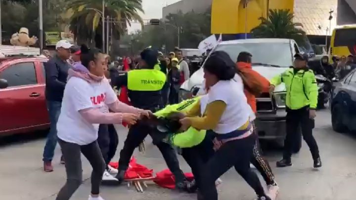 VIDEO | Mitin de Sheinbaum: Simpatizantes golpean a oficiales de la SSC