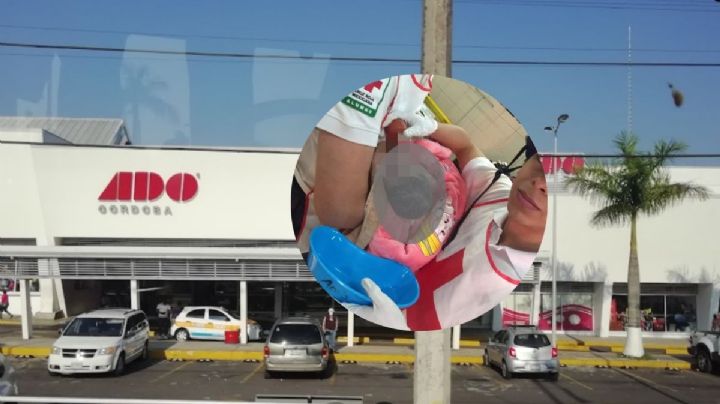 De emergencia, mujer da a luz en baño de central de ADO en Córdoba, Veracruz