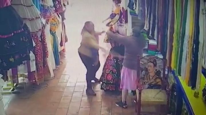 VIDEO | Así golpearon con un bate a abuelita; denuncian a agresora pero no la detienen