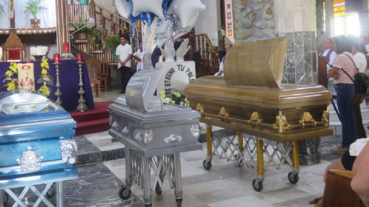 Dan último adiós a familia de Sayula que murió en accidente carretero