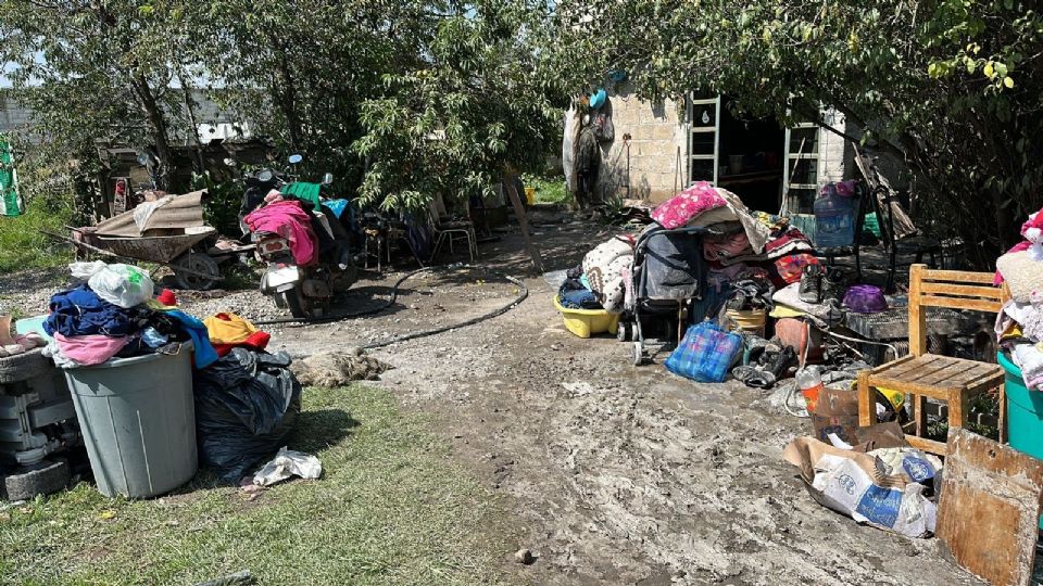 'Todo se mojo, todo se  perdió', afectados por desbordamiento del río Tejalpa, Toluca