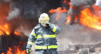 Se incendian tanques de gasolina y evacuan a 1,200 personas