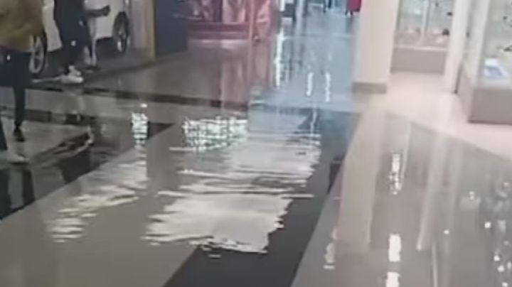 Lluvia torrencial en León convirtió en un gran charco la Plaza Galerías las Torres