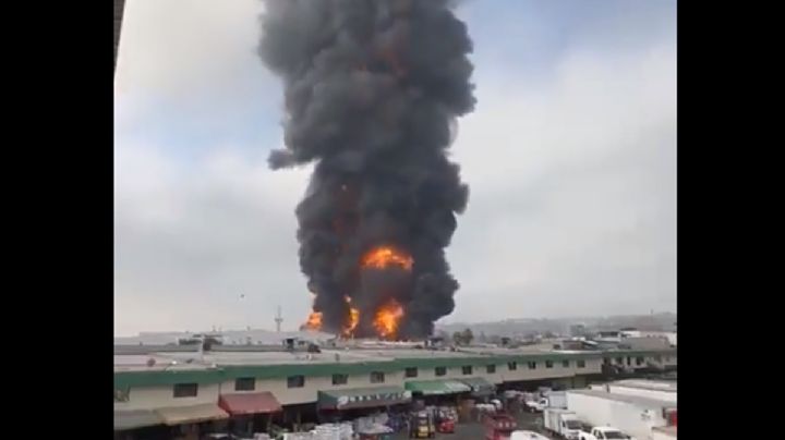 VIDEO: Incendio consume fábrica de químicos en Chicoloapan, Estado de México