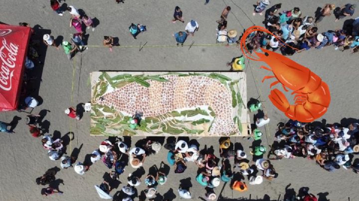 FOTOS | Con platillos, forman la figura de camarón más grande del mundo en Úrsulo Galván