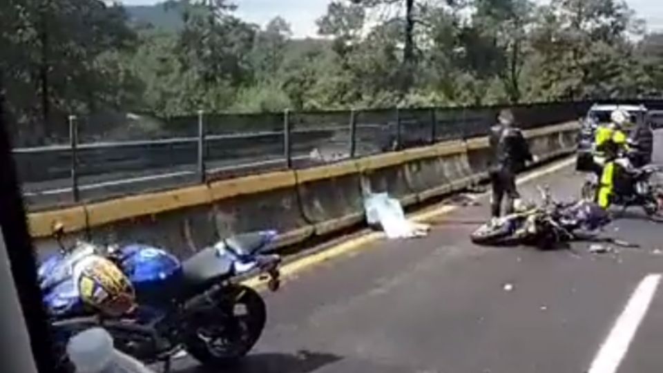 En la carretera federal México-Cuernavaca se reportaron al menos tres accidentes la mañana de este domingo; en Tres Marías se accidentó el motociclista que perdió la vida