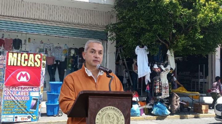 Sergio Baños busca construir una plaza para los ambulantes de Pachuca