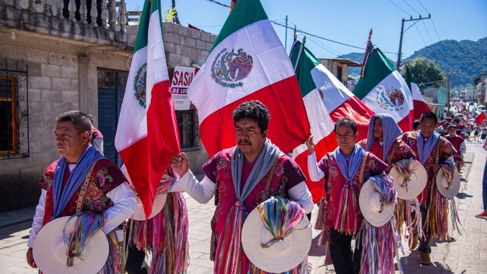 El otro desfile: miles de tzotziles marchan en Chiapas por 213 aniversario de la Independencia