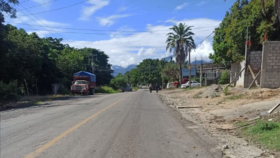 En respuesta a los hechos, un grupo de habitantes de las 109 comunidades y 11 barrios de Altamirano han bloqueado las tres entradas y salidas del municipio