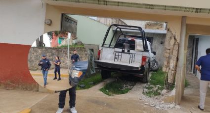 Patrulla de SSP choca contra casa en Xalapa y policías amedrentan a reportero