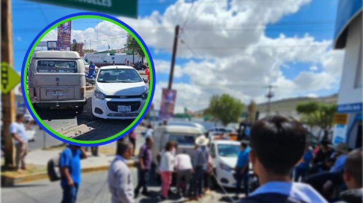 Combi choca contra auto y luego atropella a peatones en avenida Madero, Pachuca
