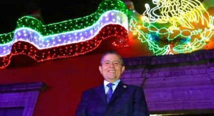 Coyoacán se ilumina con los colores patrios; alcalde enciende alumbrado