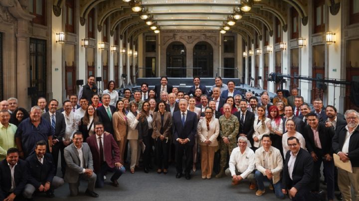 Gobernadores van con AMLO a Palacio por crisis migrante... sin titular de Migración