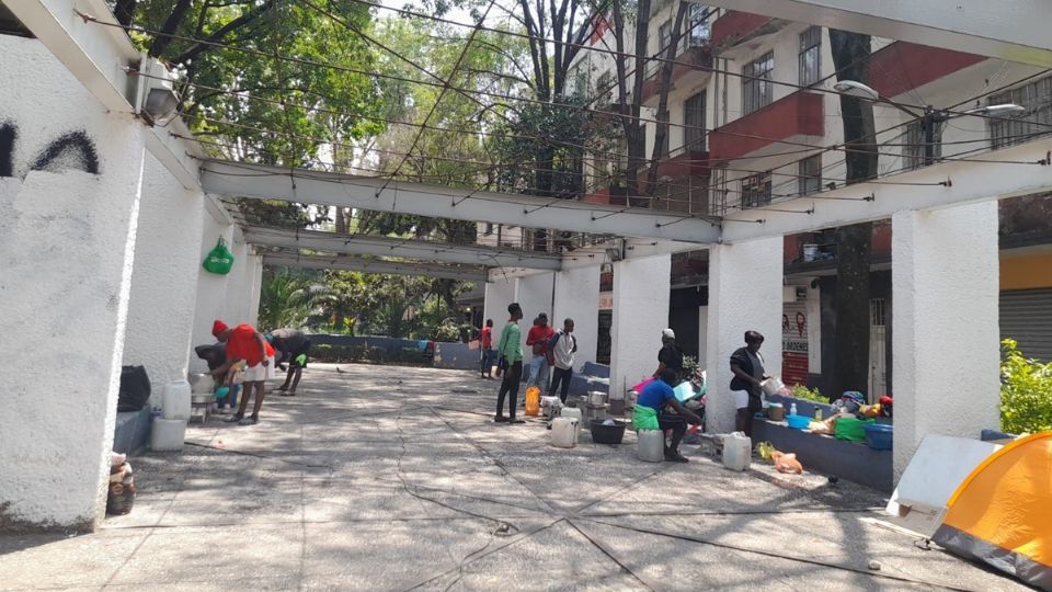 Vuelven migrantes a Plaza Giordano Bruno