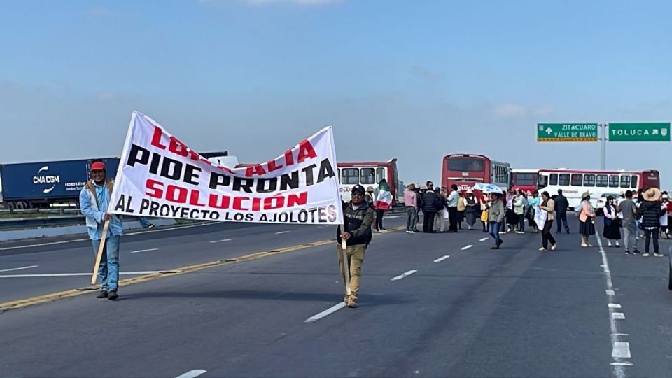 Otomíes bloquean las autopistas Toluca - Valle de Bravo y Toluca- Atlacomulco