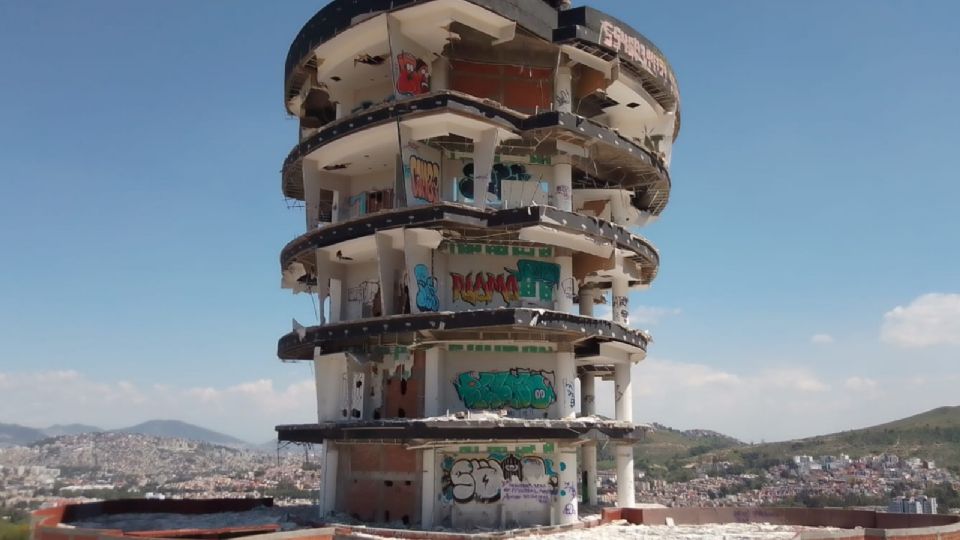 El edificio, inaugurado por Eruviel Ávila, cumple 10 años sumido en el abandono total