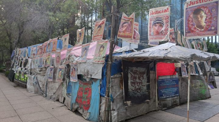Campamento de Ayotzinapa en Reforma cumple 8 años en el olvido