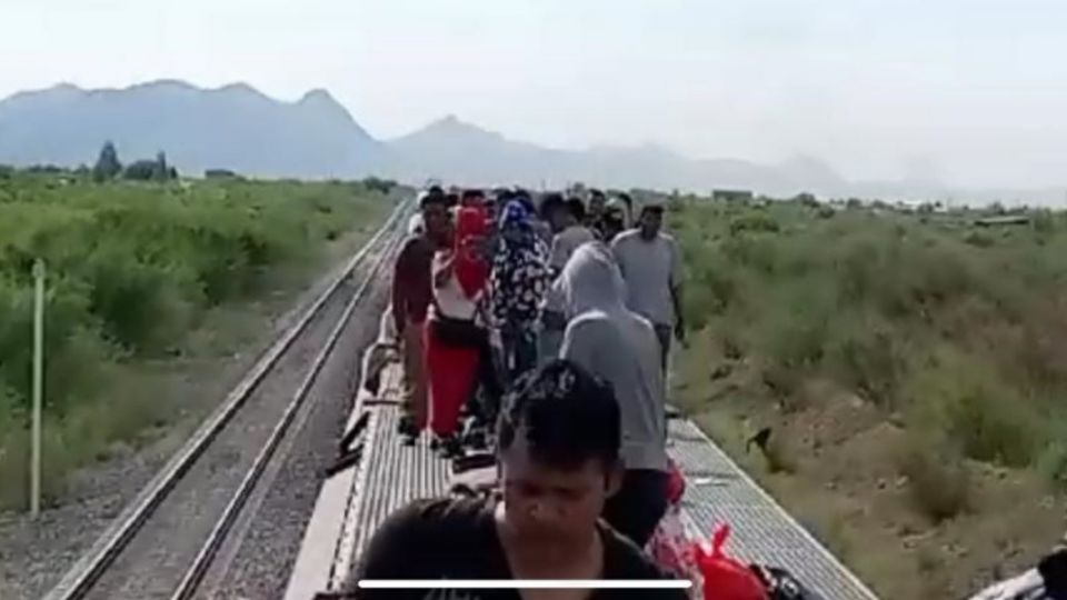 La Silla Rota acompaña a la migrante venezolana Mildred y la menor Jhanna a bordo de La Bestia. Madre e hija narran de viva voz cuándo salieron de su país; ayer vivieron momentos tensos en Chihuahua